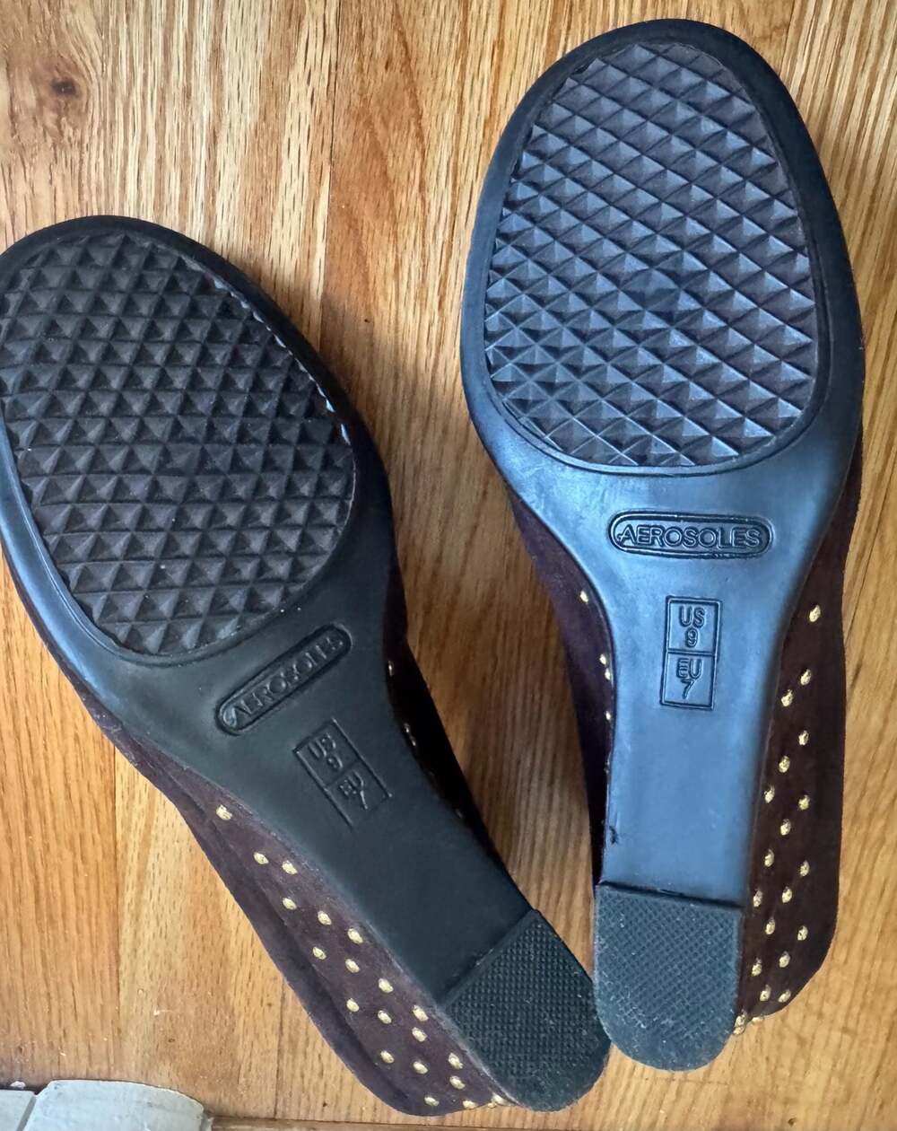 Aerosoles Brown Suede Studded Wedge Pumps Size 9 - 3in wedge - Picture 4 of 5